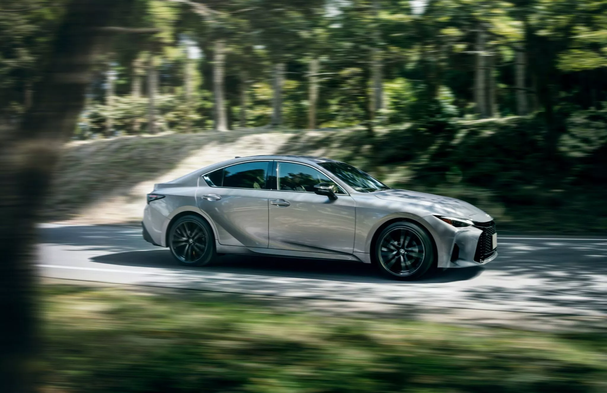 2026 Lexus IS 300h (10)