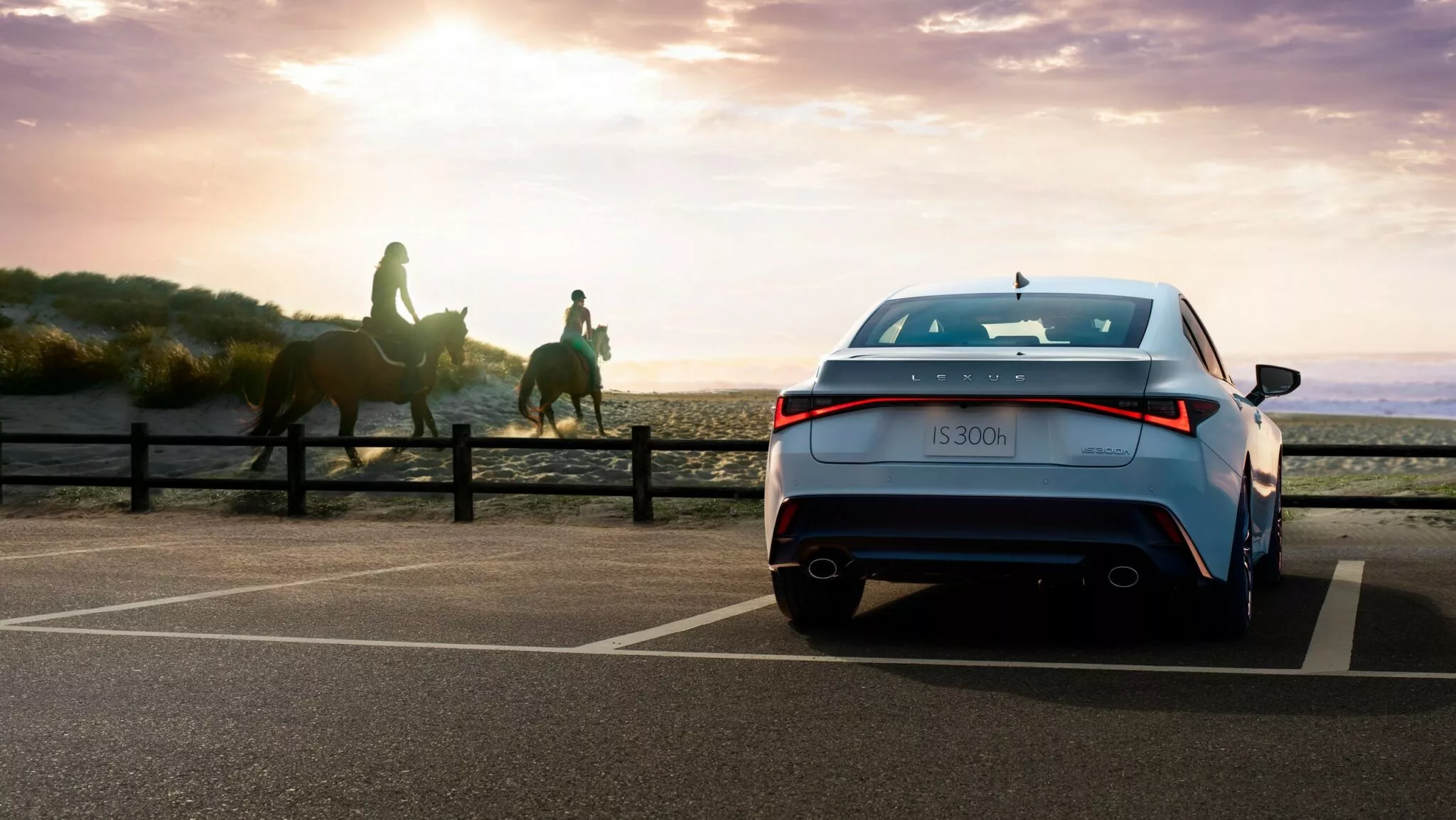 2026 Lexus IS 300h (11)